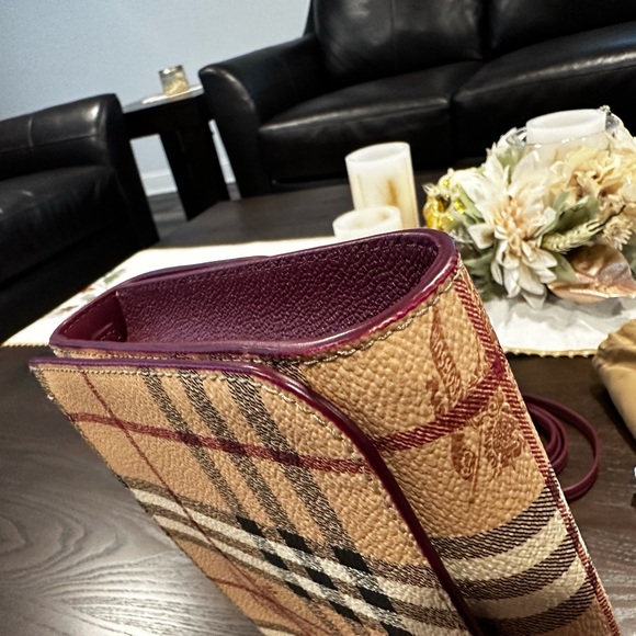 💯 Authentic Burberry Haymarket Check Loxely Crossbody Bag in Dark Plum Color - Picture 10 of 15